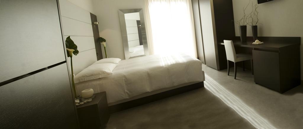 Hotel San Lorenzo Chiavenna Phòng bức ảnh
