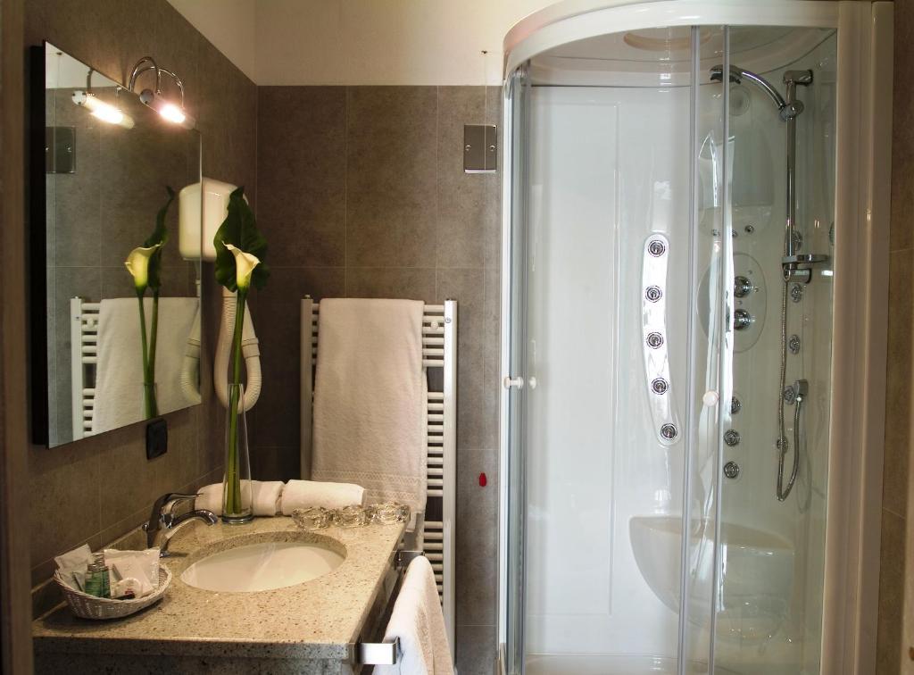 Hotel San Lorenzo Chiavenna Phòng bức ảnh