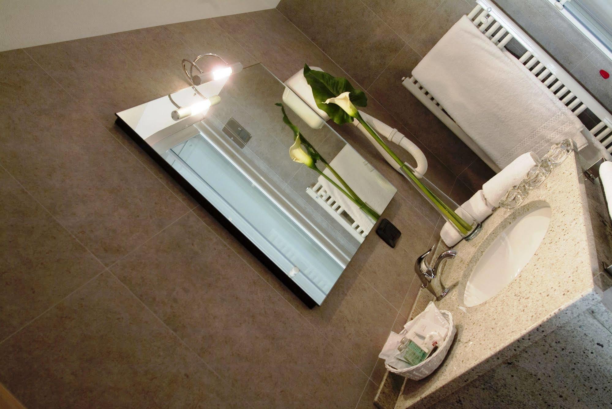 Hotel San Lorenzo Chiavenna Ngoại thất bức ảnh
